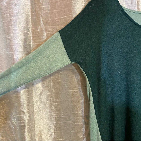 Loft color block light knit, relaxed fit, size S,high low hem. Worn condition - Picture 3 of 6